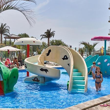 Melisea Aparthotel Pool & Spa Mamaia Nord Năvodari Екстериор снимка